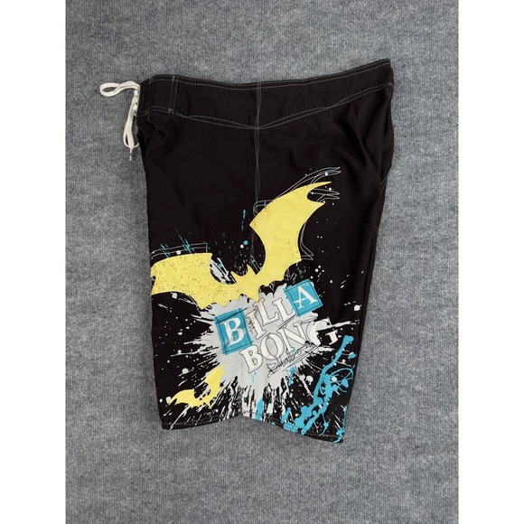 Billabong Graphic Rare Halloween Boardshorts Goth Bat Sz 33 Black Surf Swim Y2K - Picture 2 of 16